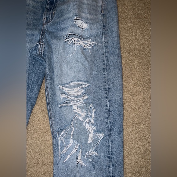 American Eagle Outfitter’s Mom Jeans high rise - Picture 4 of 8